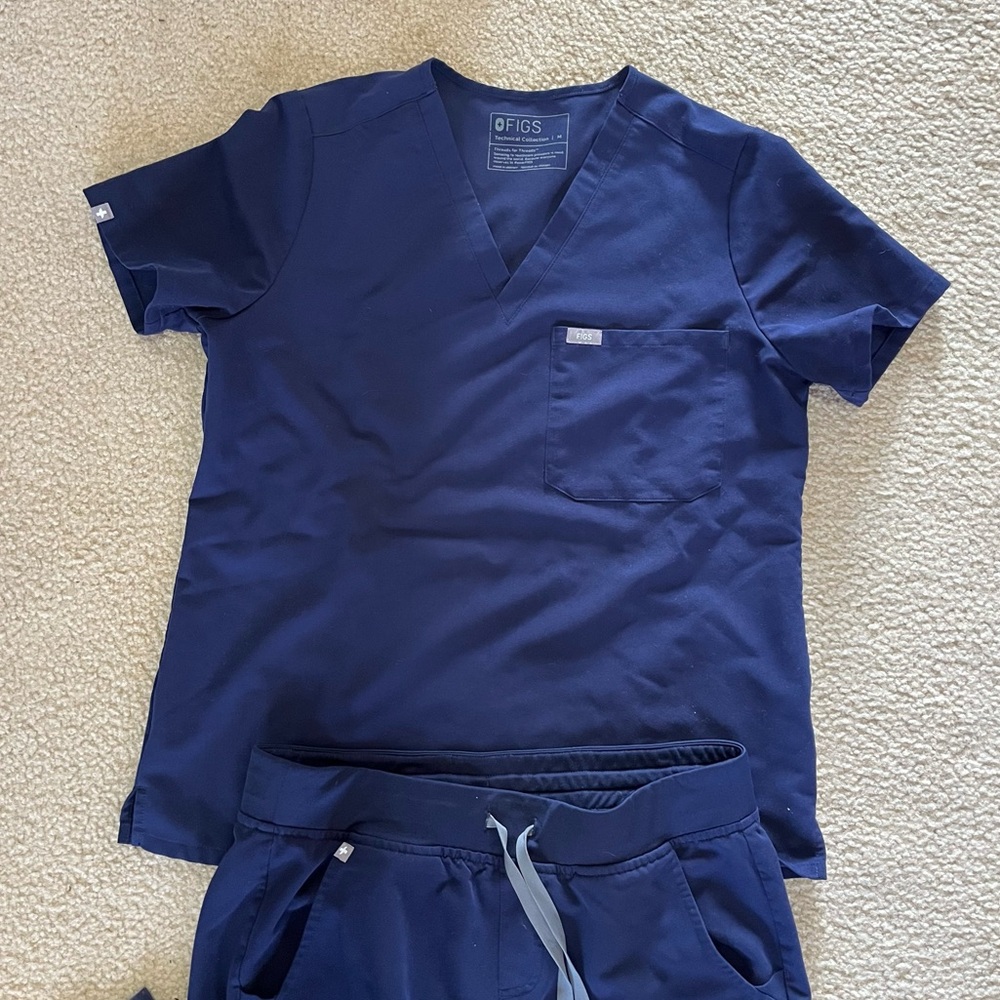 Figs Technical Collection Scrub Top Size Medium Navy Blue